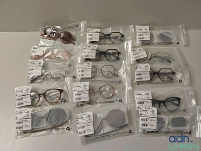 Lot de 15 montures de lunettes enfants LEVEL - NEUVES - TVA …
