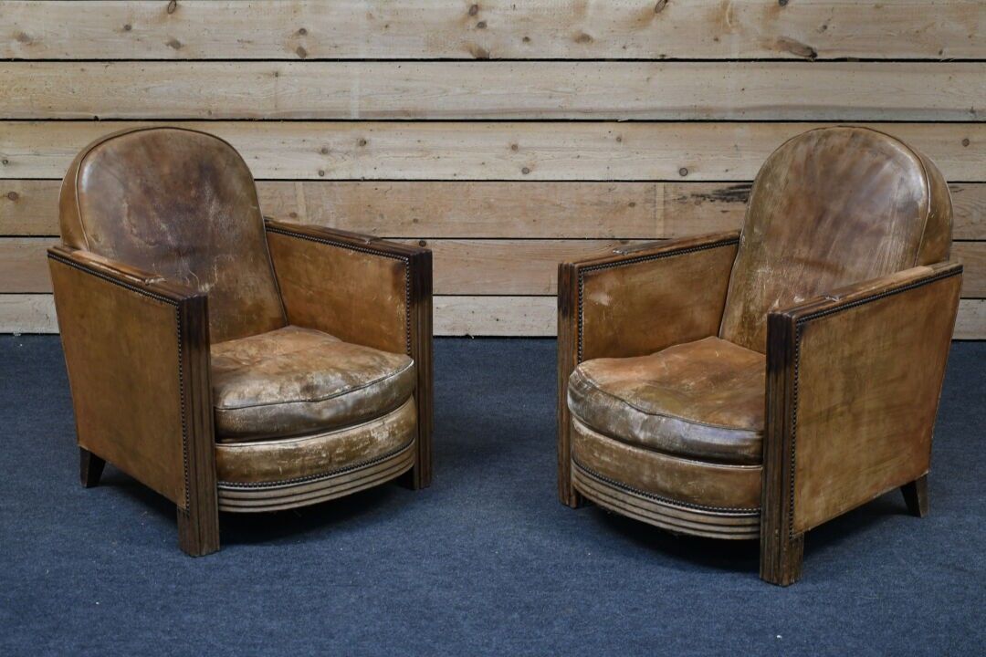 Paire de fauteuils confortables type "club" à accotoirs en b…