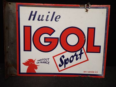 une ancienne affiche publicitaire pour une marque de sport sur fond noir