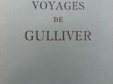 a book with the title voyage de guliver written on it