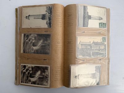 un livre ouvert avec des photos de personnes et de bâtiments