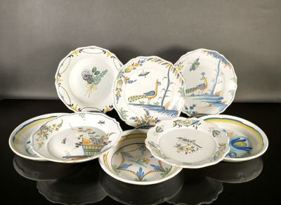 a group of plates and bowls sitting on a table