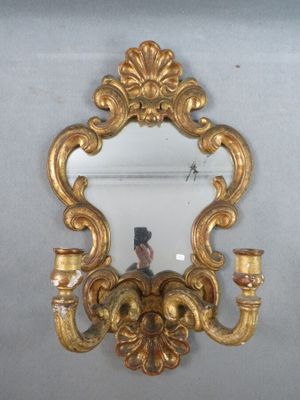 Miroir de style Louis XV à deux lumières en bois sculpté et …