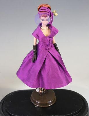 BARBIE SILKSTONE. Cette poupée porte une robe inspirée par l… - Photo 1