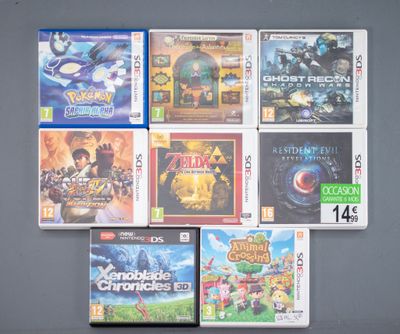 de nombreux jeux vidéo qui sont tous posés sur la table