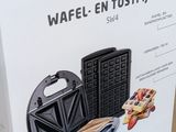 a box with a waffle - en totstizer inside of it