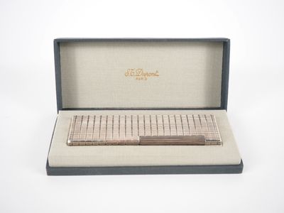 an image of a pen sitting in a box on a white surface