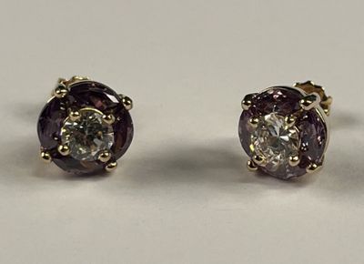 Paire de clous d'oreilles fantaisies, en plaqué or, serties …