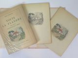 trois livres posés l'un sur l'autre sur une table