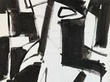 dessin en noir et blanc représentant des chaises et une table sur laquelle se trouve un vase de fleurs