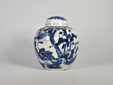 vase en porcelaine bleue et blanche représentant des personnages dans un paysage