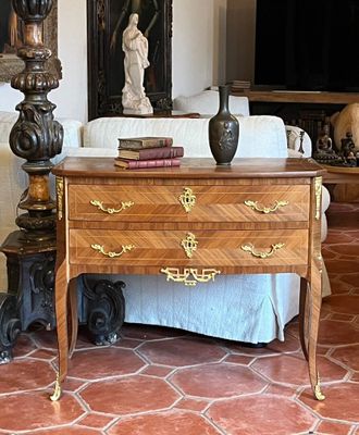 COMMODE ouvrant par deux tiroirs séparés par une traverse - Photo 1