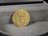 l'image d'une pièce d'or surmontée d'une couronne