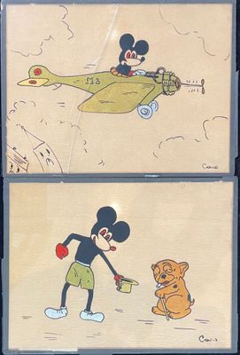 deux images de Mickey Mouse volant dans un avion avec un chien