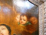 une photo représentant un tableau où figurent une femme et deux enfants