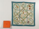 une image représentant une tenture murale ornée d'un motif d'oiseau et de fleurs