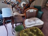 a lot of furniture that is sitting on the floor