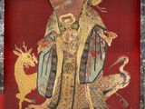 une image représentant un tableau où l'on voit un homme tenant une épée et un oiseau