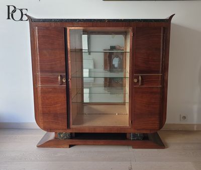 Meuble vitrine en bois de placage ouvrant par deux portes la…