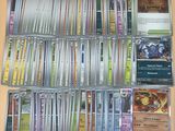 beaucoup de cartes sur la table