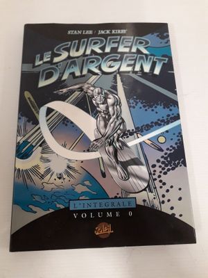 la couverture d'une bande dessinée représentant un homme sur une planche de surf