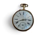 horloge avec des chiffres romains sur le cadran