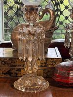 Paire de bougeoirs photophores en cristal moulé et pampilles… (photo 2)