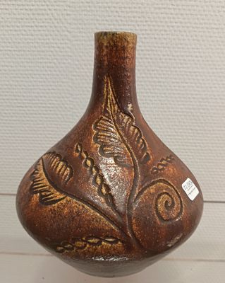 ACCOLAY Vase à panse aplatie et long col en faïence émaillée…
