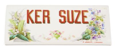 un gros plan d'un panneau sur lequel est inscrit « ker suze »