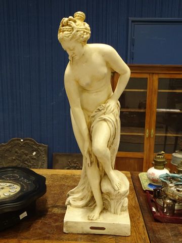 Sculpture en plâtre « nu féminin » H : 88 (accident et tête recol...