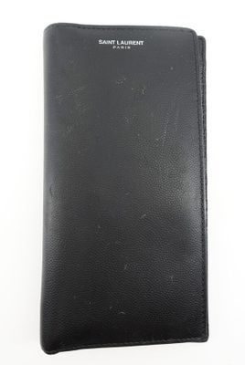 portefeuille en cuir noir sur fond blanc
