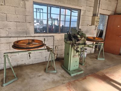 deux machines installées dans une pièce