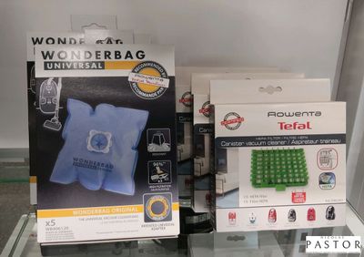 deux paquets de sachets sous vide exposés dans un magasin