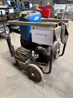 a small machine that is sitting in a warehouse