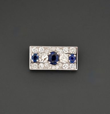 Broche en or gris 18K 750 millièmes de style Art Déco, de fo…