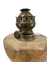 Lampe à pétrole, le pied en faïence émaillée vert, le réserv… (photo 2)
