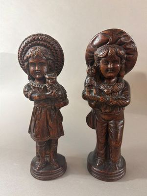 Paire de statuettes en bois de chêne sculpté, représentant d…