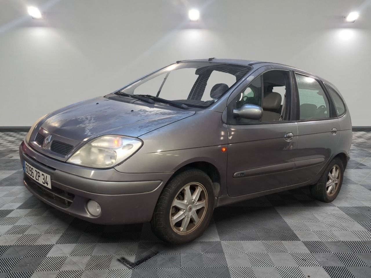 RENAULT - SCÉNIC 1.6I 16V PRIVILÈGE - ES - Mise en service: 27/11/2001 - Batterie faible ou hors service Vitre arrièr...