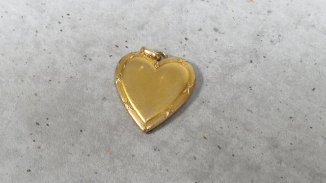 Pendentif médaillon ouvrant en or jaune 750 millièmes figurant un...