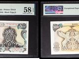 trois types de monnaie différents exposés dans une vitrine