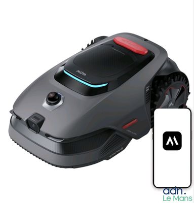 une image représentant une tondeuse robotisée équipée d'une télécommande