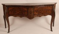 Commode sauteuse de forme galbée toutes faces, en bois de pl… (photo 2)