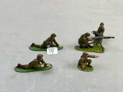 Lot de soldats en plomb peint comprenant cinq soldats frança…