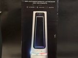 une boîte contenant un appareil électronique blanc et bleu
