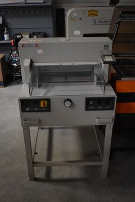 a machine that is sitting in a garage