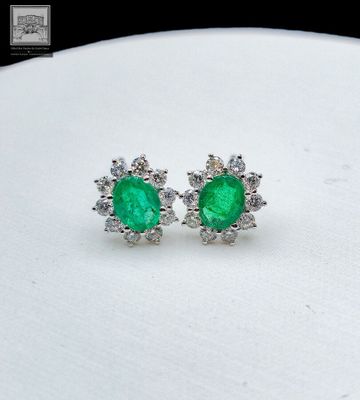 Paire de boutons d'oreilles Marguerites en or blanc 750°/.(1…