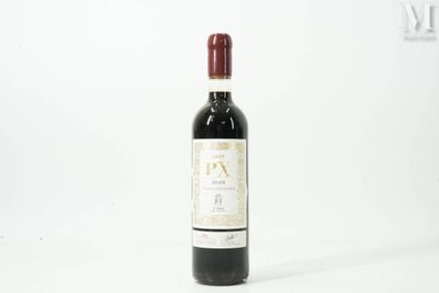 une bouteille de vin posée sur une table