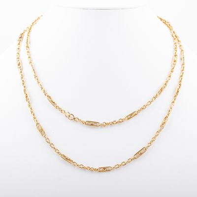 a gold chain necklace on a mannequin mannequin mannequin mannequin mannequin mannequin mannequin mannequin manne