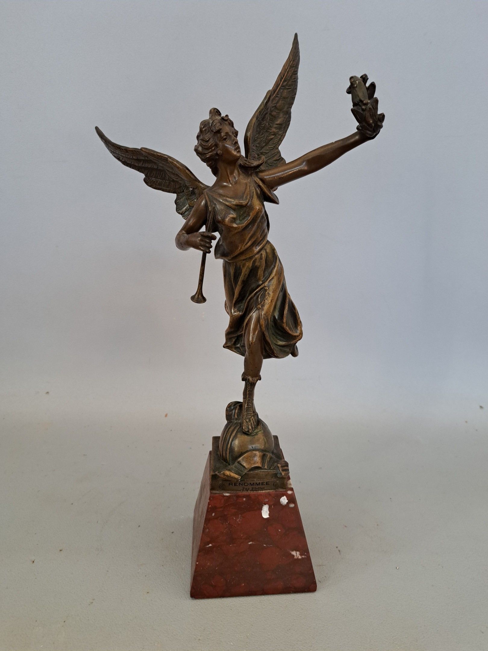 Objets d'art & Curiosités