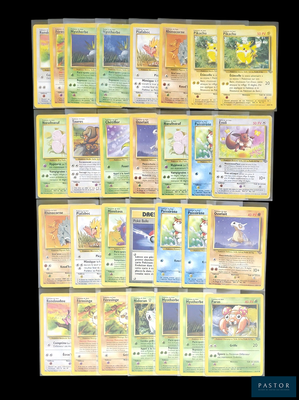 beaucoup de cartes pokemon sur la table